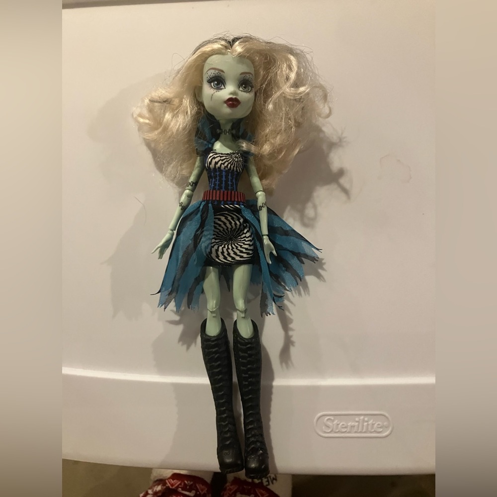 frankie circus doll